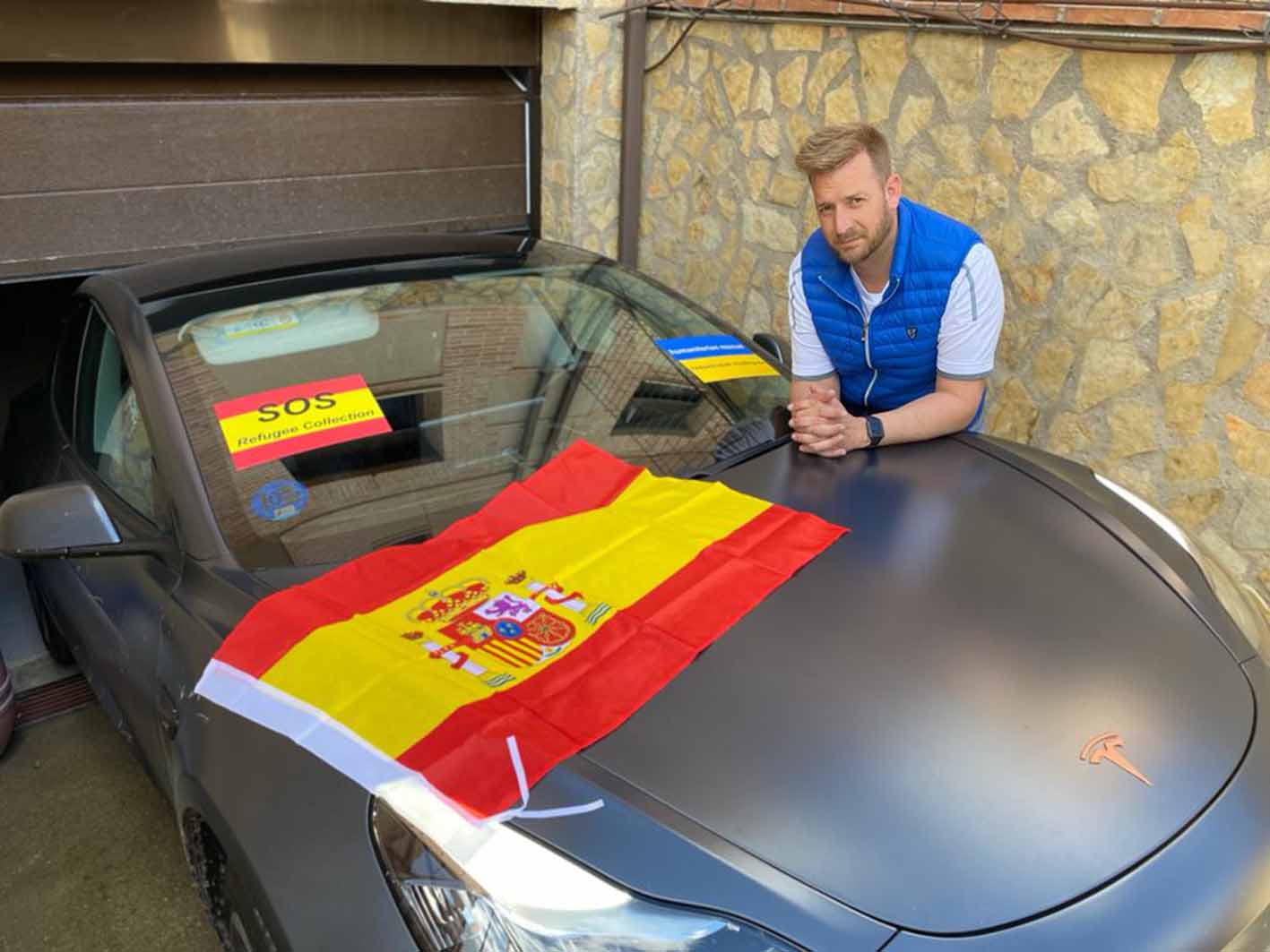 David Fernández de Mera coge su coche eléctrico y a la frontera con Ucrania.