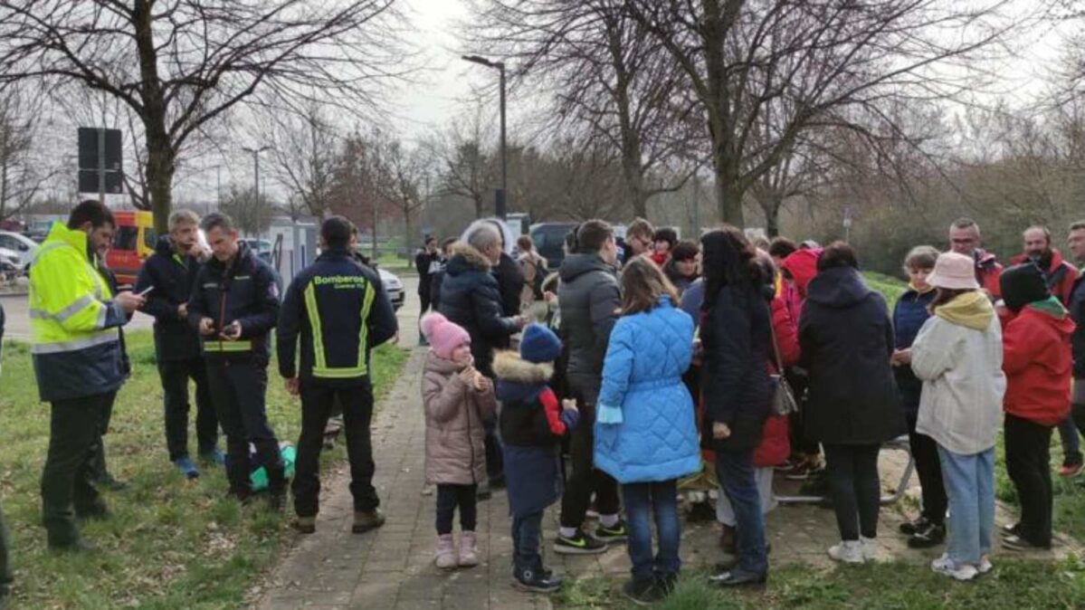 Los integrantes de Bomberos Sin Fronteras se encuentran con los refugiados ucranianos. 