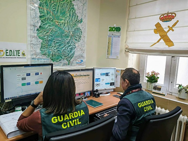 La Guardia Civil (foto de archivo) descabezó a un grupo que hacía ciberestafas.