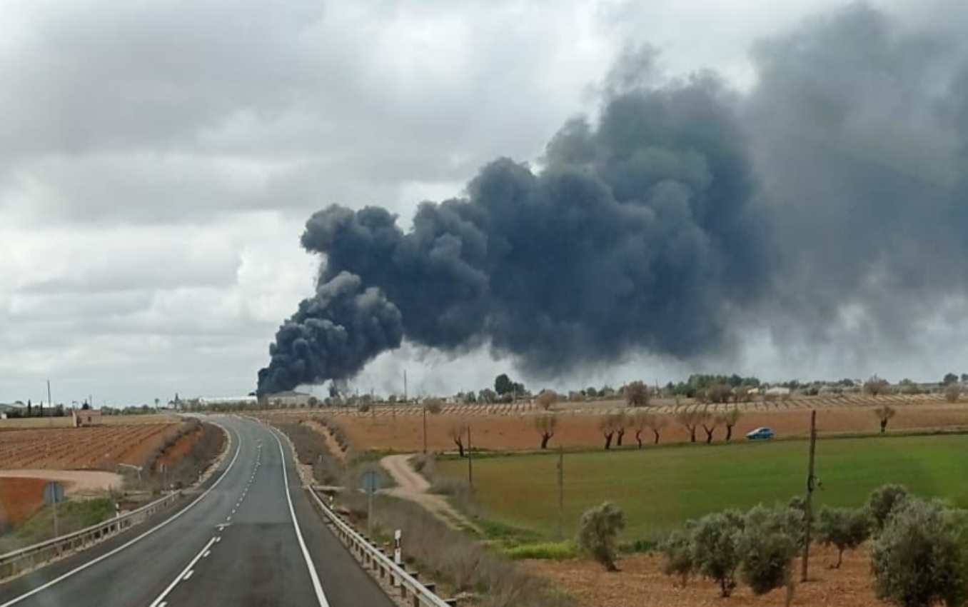 La columna de humo se veía desde varios kilómetro de distancia. Foto: Francisco Ovidio.