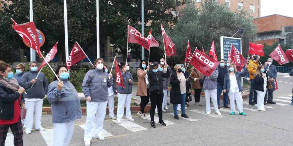 Concentración de las limpiadoras en el Virgen de la Salud.