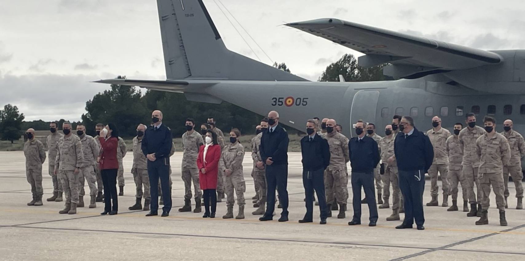 La ministra de Defensa, Margarita Robles, visita la base aérea de Los Llanos en Albacete. Imagen de archivo.