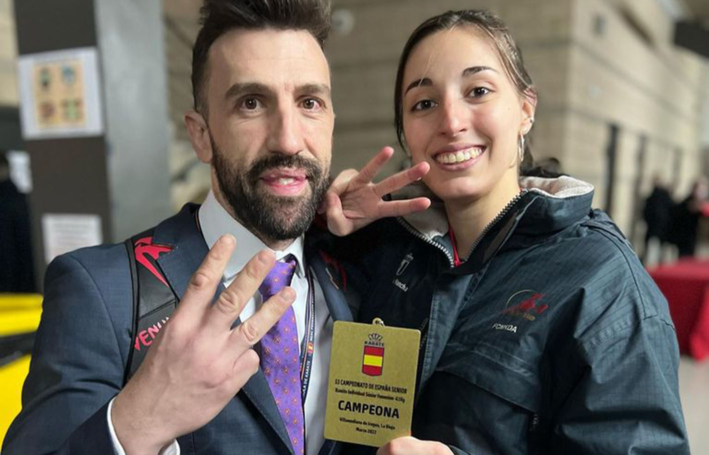 María Espinosa, orgullosa tras conseguir su tercer título de campeona de España de forma consecutiva. Foto: Kidokan.