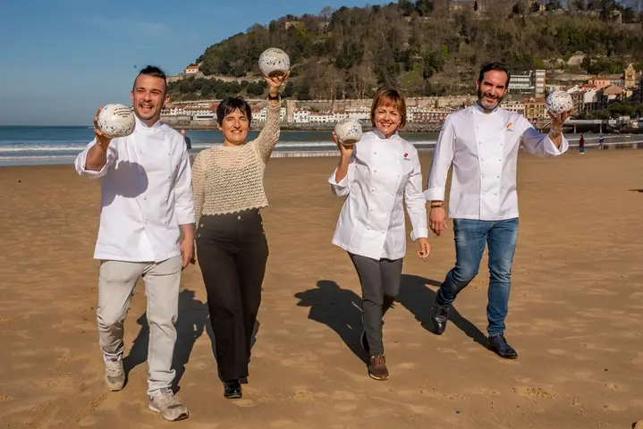 A la izquierda, Carlos Maldonado, premiado con el Sol Sostenible #AlimentosdEspaña.