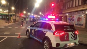 Imagen de un control de la Policía Local de Albacete que se ha realizado este viernes.