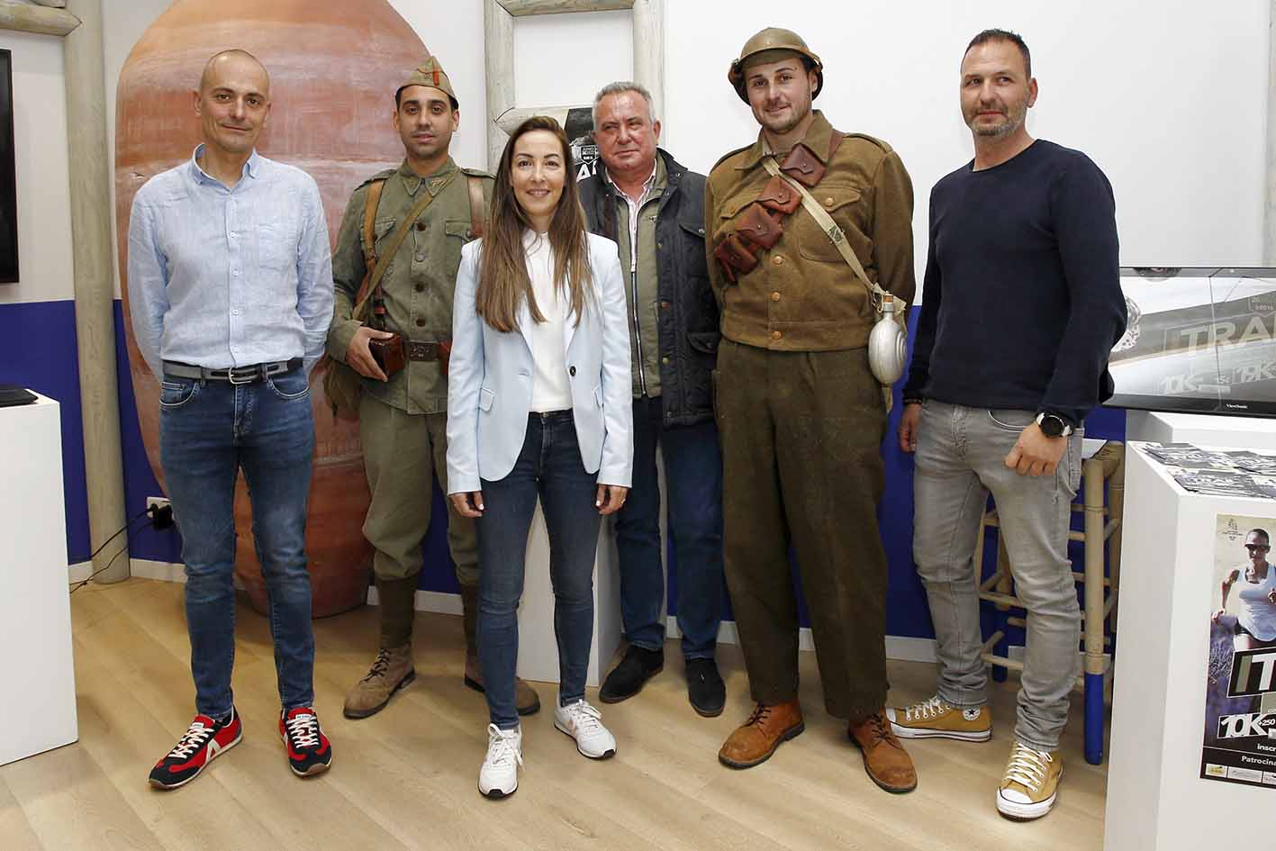 Organizadores y "soldados" del Trail Abánades.