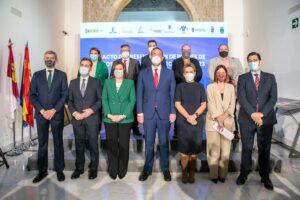 La consejera de Economía, Empresas y Empleo, Patricia Franco, ha firmado con el secretario de Estado de Turismo y las entidades locales los Planes de Sostenibilidad Turística.