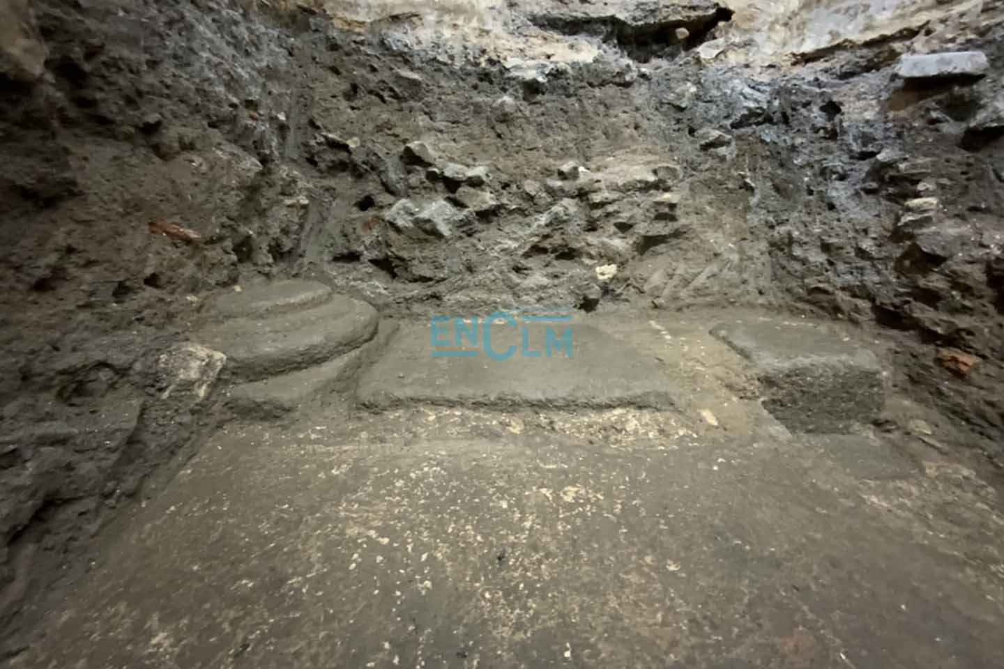 Las excavaciones en un semisótano de un edificio residencial en el entorno de Amador de los Ríos han dejado al descubierto nuevos restos de las termas romanas.