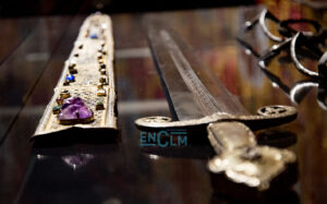 Espada española. Se puede ver en la exposición sobre Alfonso X El Sabio en el Museo de Santa Cruz, en Toledo. Foto: Rebeca Arango.