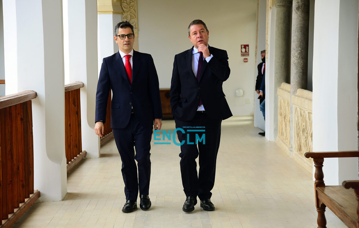 Félix Bolaños, ministro de Presidencia; y Emiliano García-Page, presidente de Castilla-La Mancha, en Toledo. Foto: Rebeca Arango.