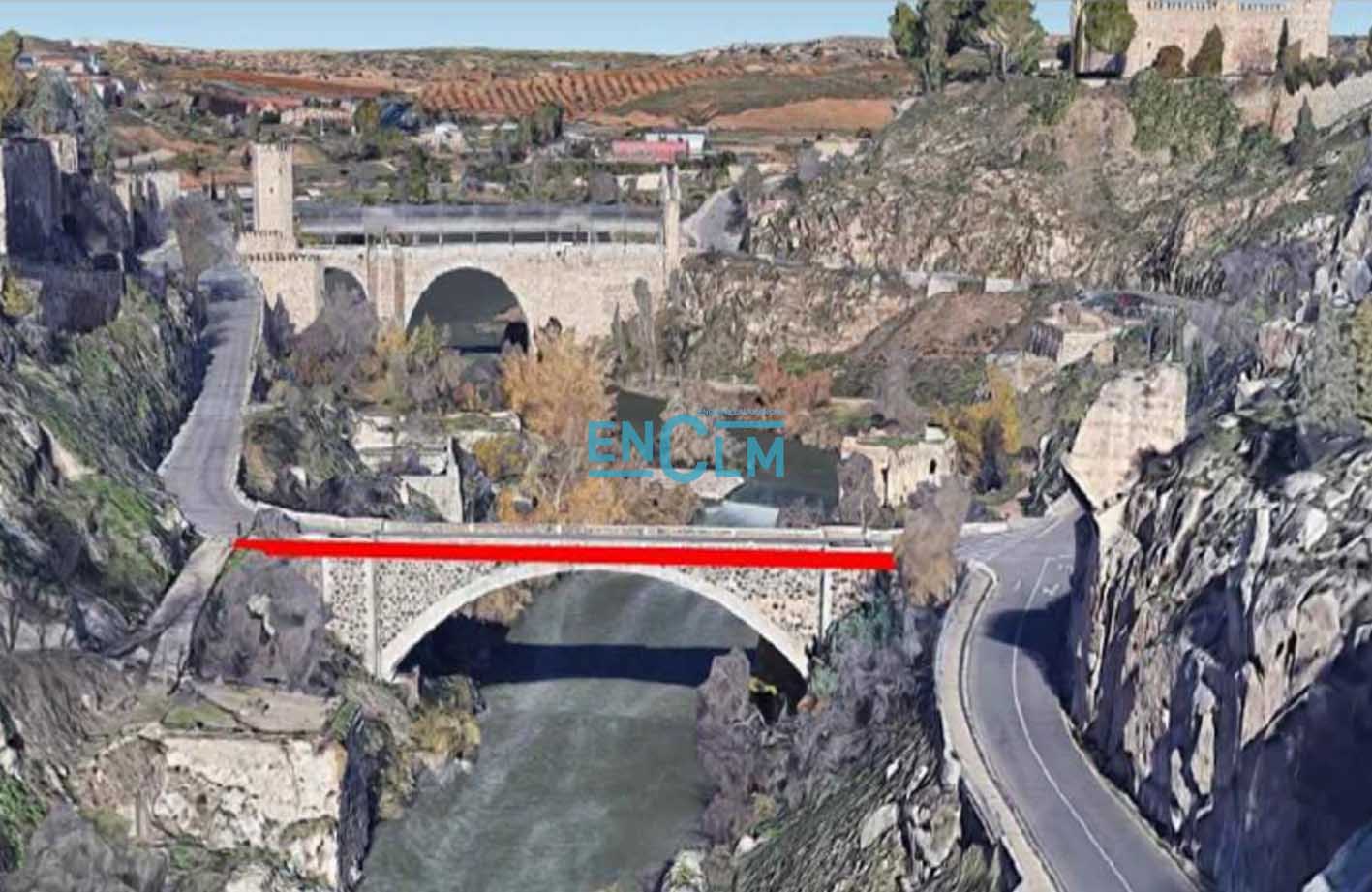 Puente Nuevo de Alcántara, en Toledo. La línea roja marca dónde irá uno de los pasos peatonales "al vacío". Justo enfrente habrá otro.