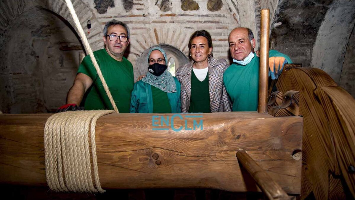 Milagros Tolón, en el torreón del Puente de Alcántara. Foto: Rebeca Arango.