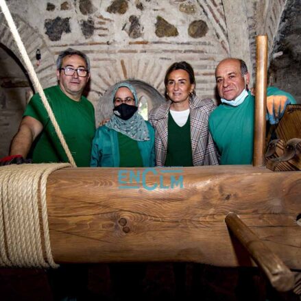 Milagros Tolón, en el torreón del Puente de Alcántara. Foto: Rebeca Arango.