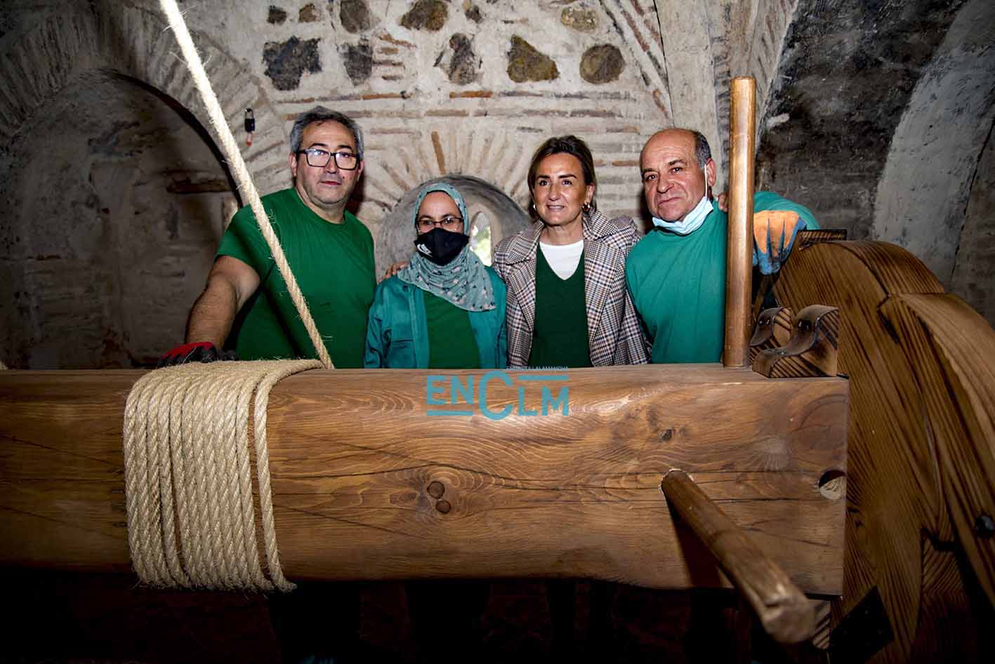 Milagros Tolón, en el torreón del Puente de Alcántara. Foto: Rebeca Arango.