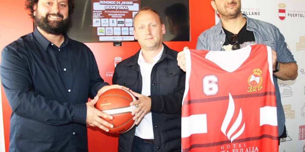 Acto de presentación de la "Final a Cuatro" de la Segunda División de baloncesto femenino en Puertollano.