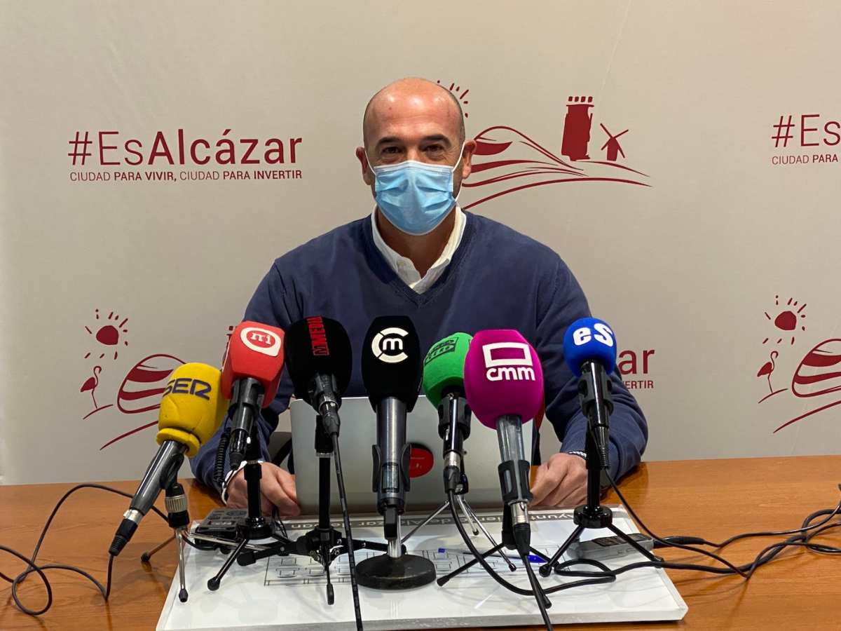 Benjamín Gallego presentó los conciertos de Rozalén, Robe y Los Secretos en Alcázar.