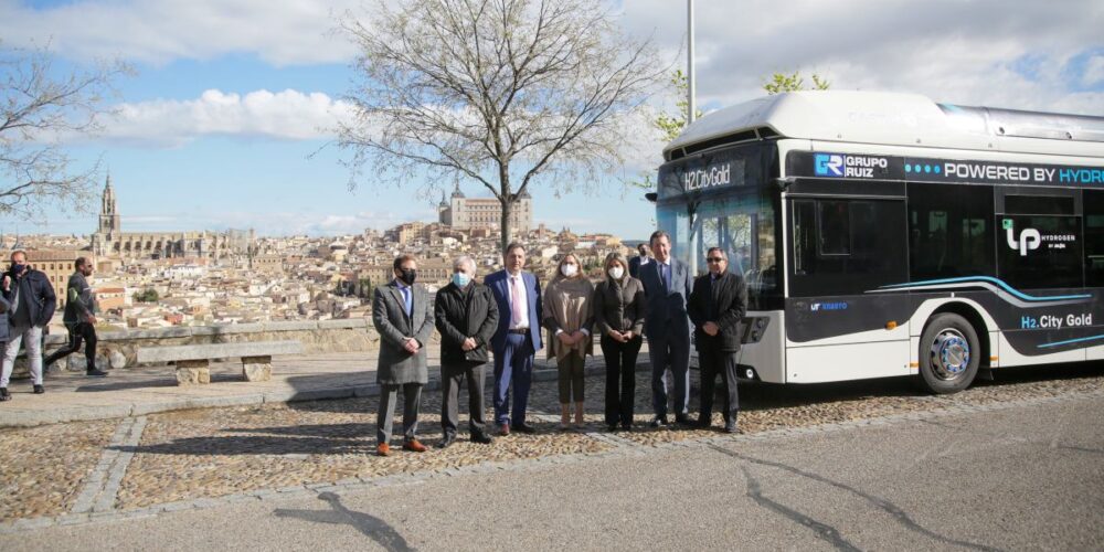 Toledo refuerza su apuesta por la movilidad sostenible con el proyecto de autobuses propulsados por hidrógeno renovable.