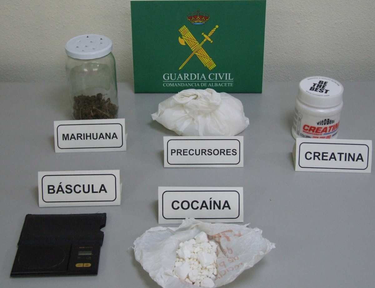 Droga intervenida en una operación de la Guardia Civil en Almansa.