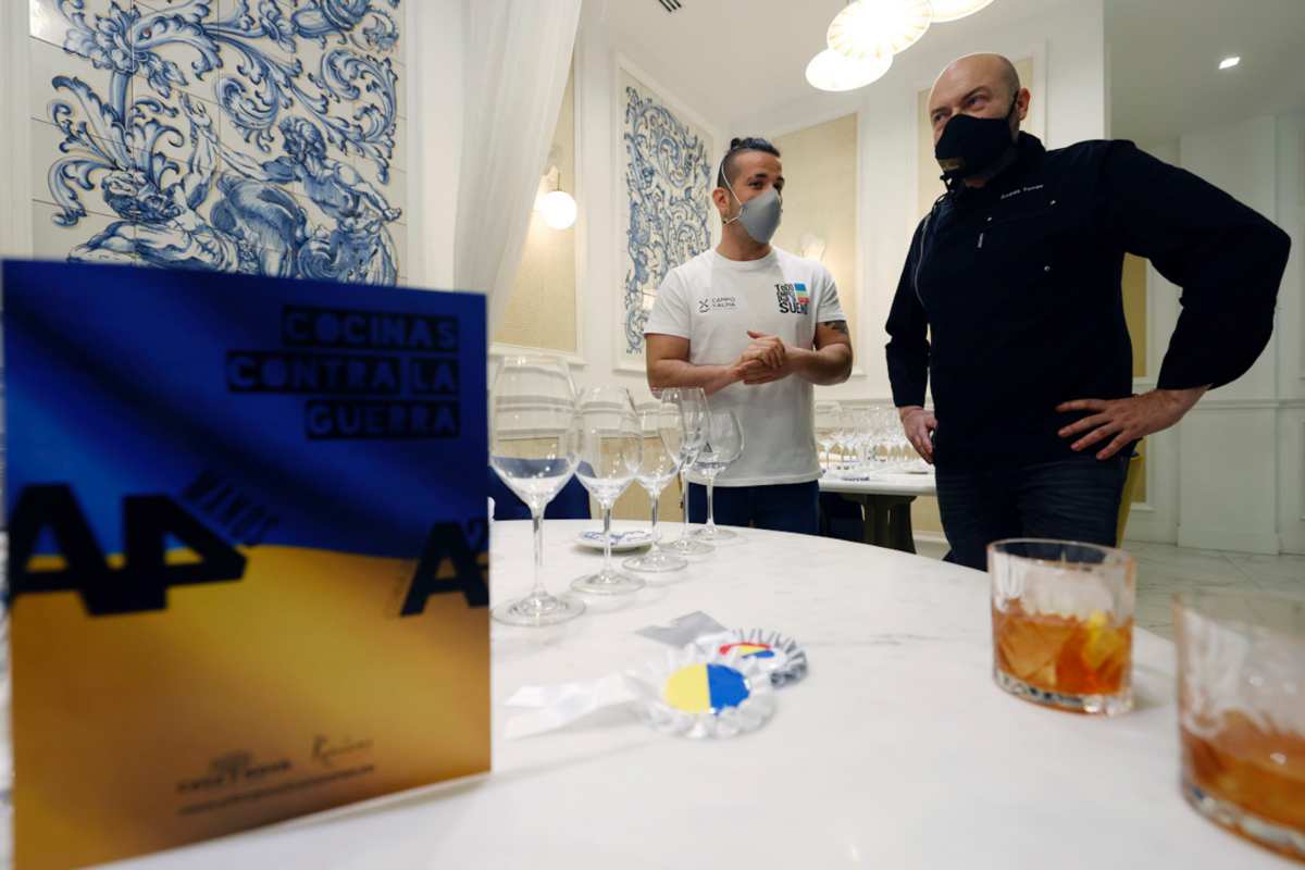 Los dos cocineros llevarán directamente la recaudación. Foto: EFE.