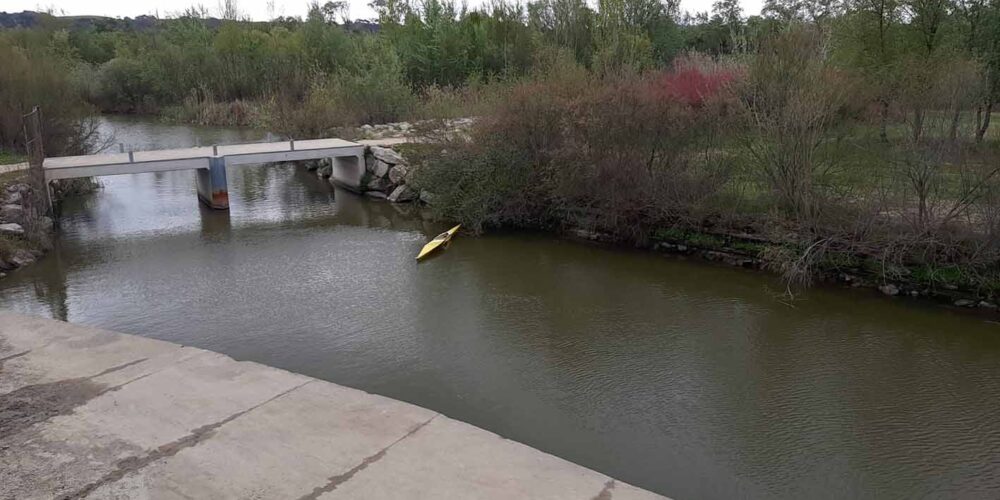 Arrojan una piragua del club Talavera Talak al río, entre otros actos vandálicos.