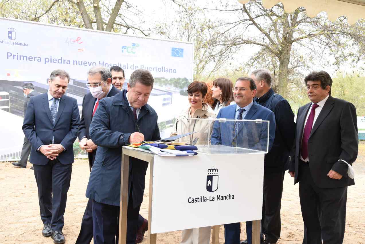 Emiliano García-Page, en el acto de colocación de la primera piedra del Hospital de Puertollano.