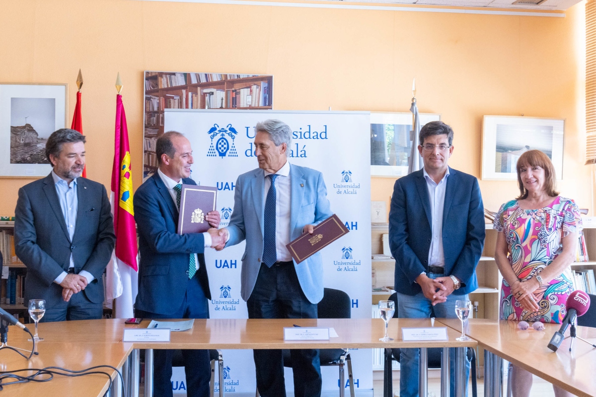 Firma convenio Universidad Alcalá de Henares