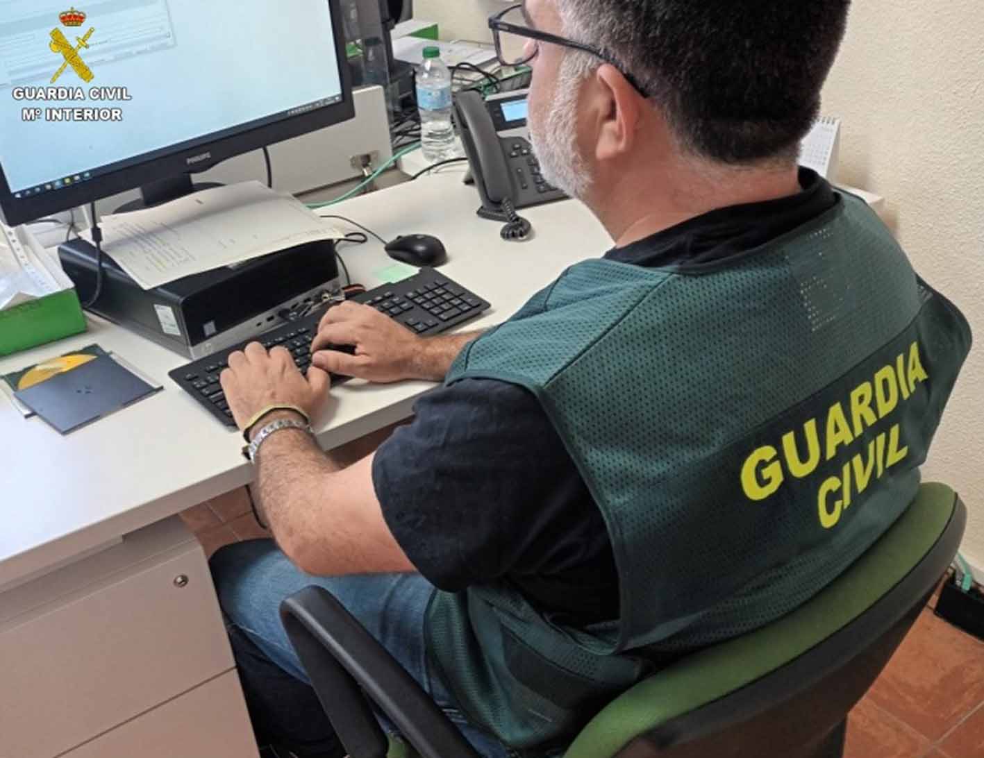 Miembro de la unidad Equipo@ de la Guardia Civil.