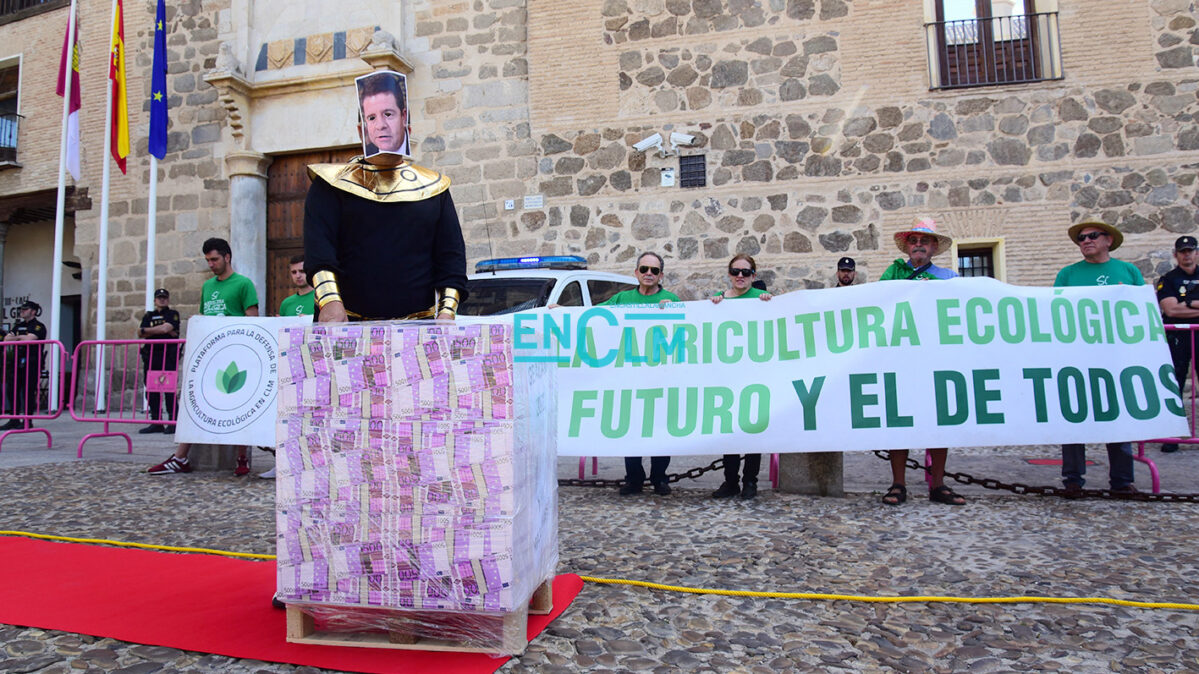 Protestas en el Palacio de Fuensalida. Foto: Rebeca Arango.