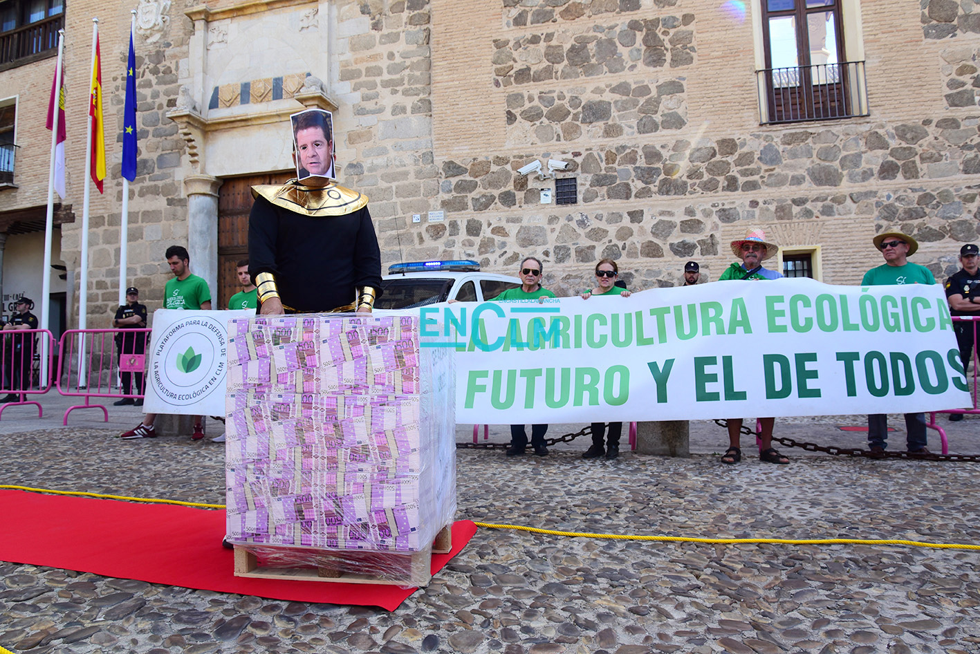 Protestas en el Palacio de Fuensalida. Foto: Rebeca Arango.