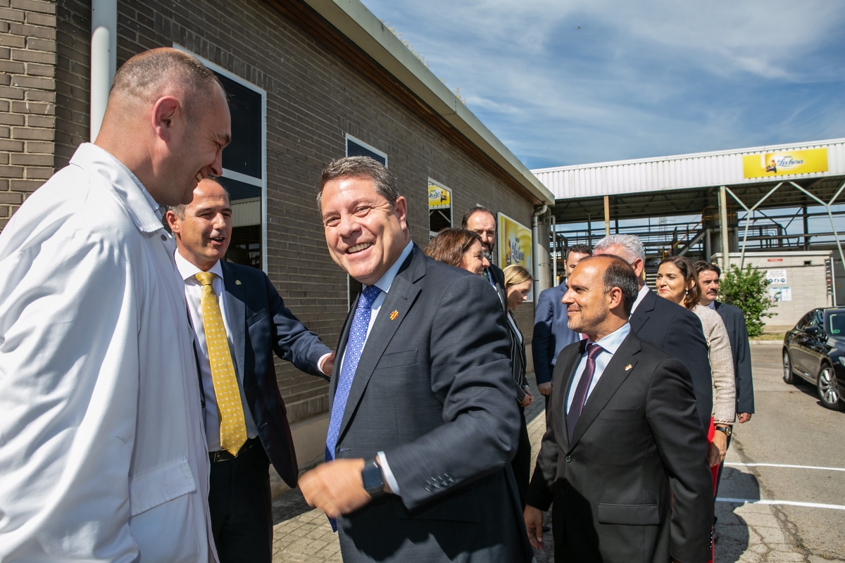 Emiliano García-Page visita fábrica Nestlé en Guadalajara