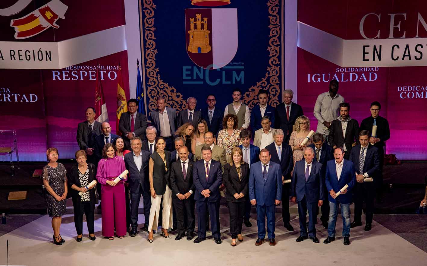 Page, junto a todos los premiados durante el Día de Castilla-La Mancha. Foto: Rebeca Arango.