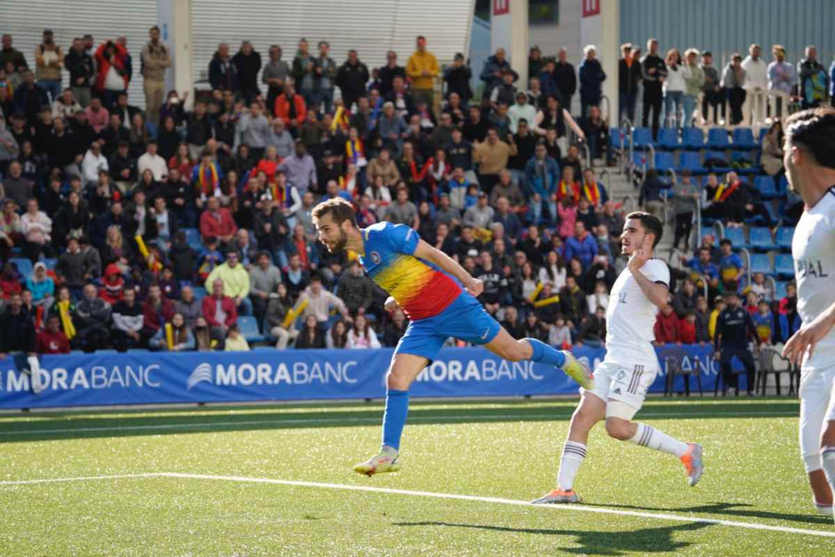 Héctor Hevel cabecea el que sería definitivo 3-1 para el Andorra frente al Albacete.