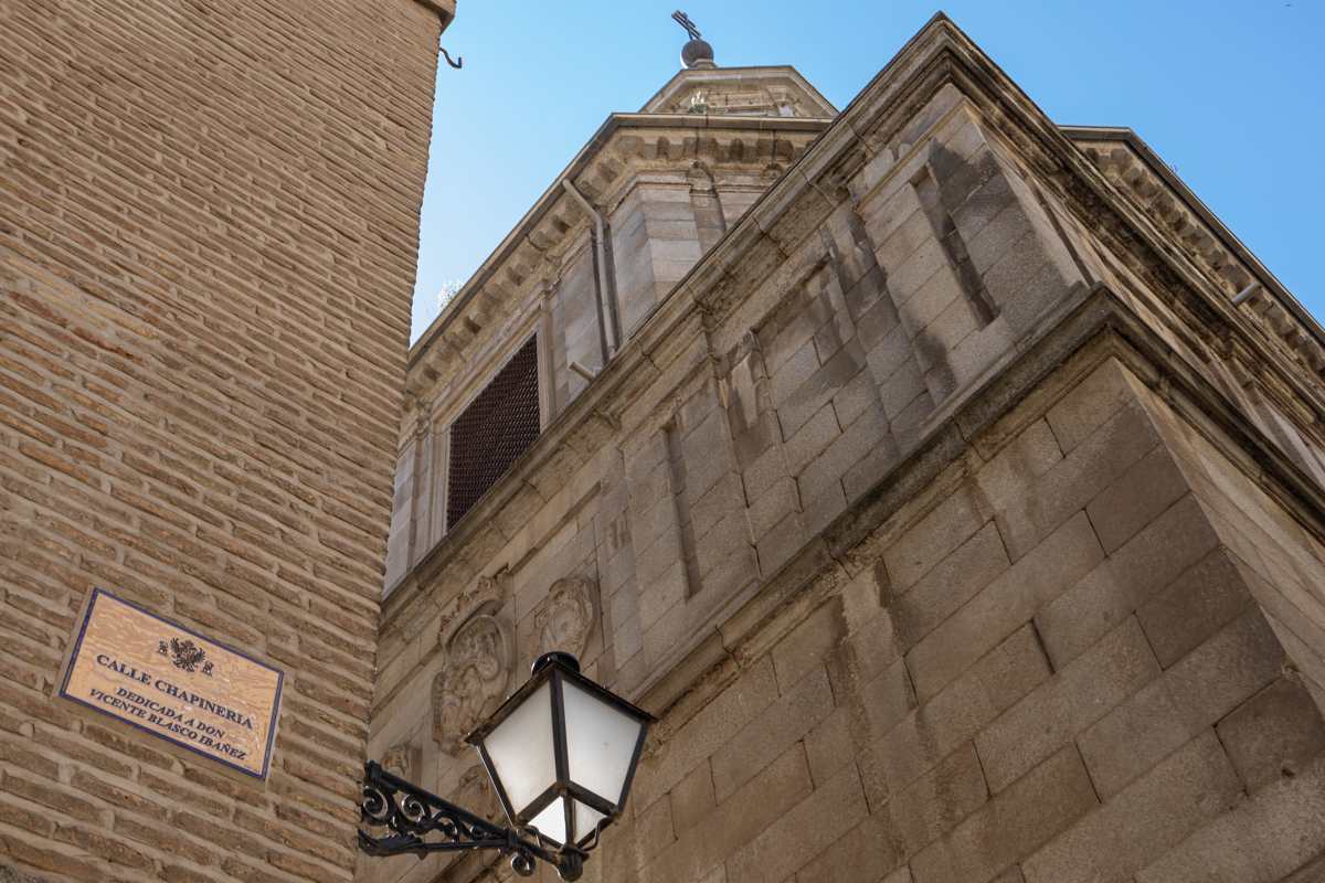 Placa homenaje a Blasco Ibáñez en Toledo.