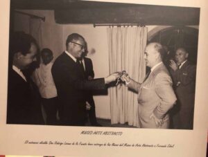 Rodrigo Lozano (izquierda), en un acto oficial. Foto: Antonio Texeda (actualmente expuesta en el CC Aguirre).