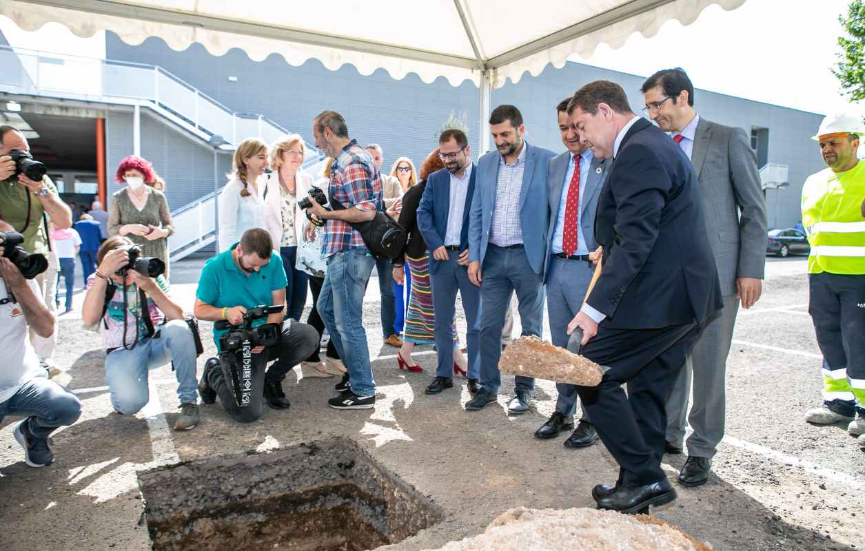 Primera piedra del nuevo pabellón de Fenavin.