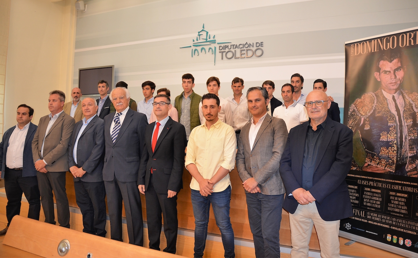 Foto de familia de la presentación del Trofeo Domingo Ortega.