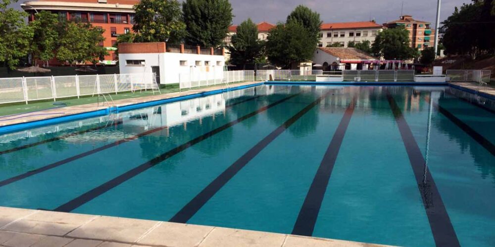 En la foto, la piscina de verano de la Escuela de Gimnasia.