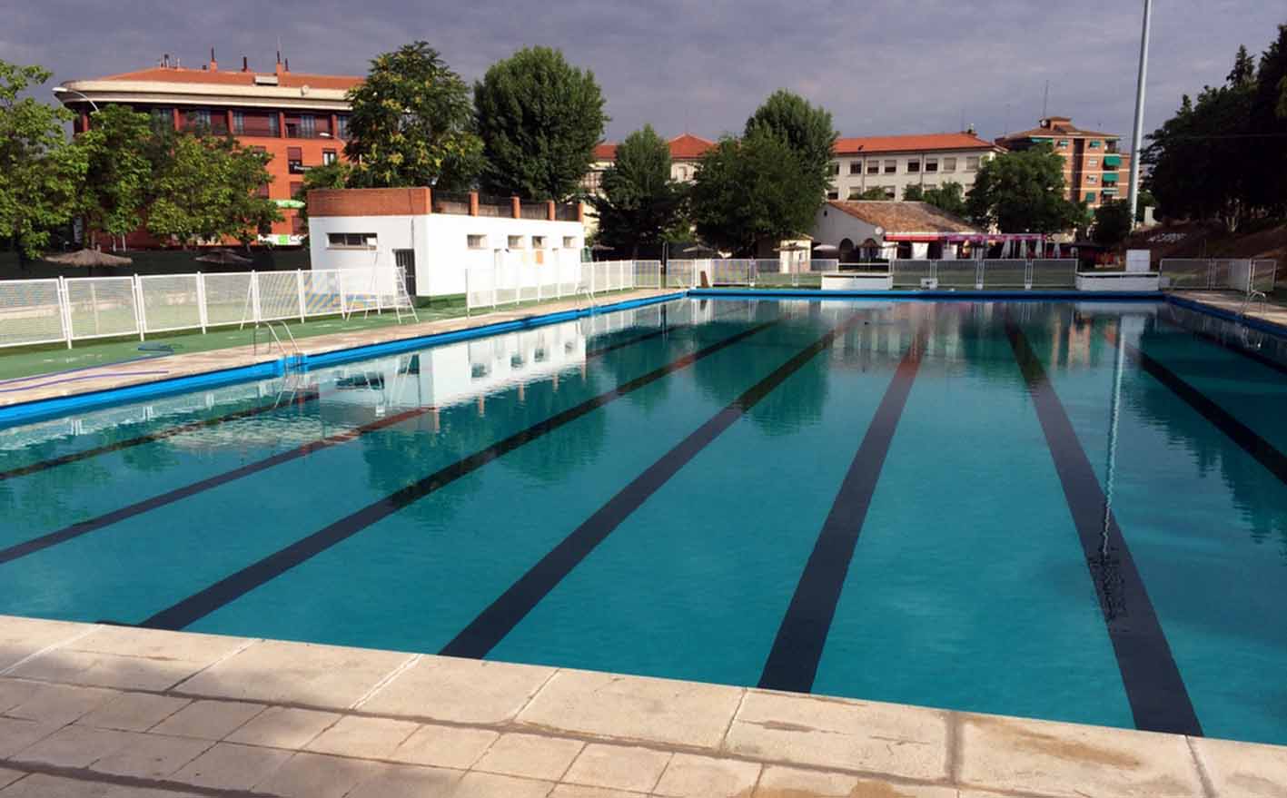 En la foto, la piscina de verano de la Escuela de Gimnasia.