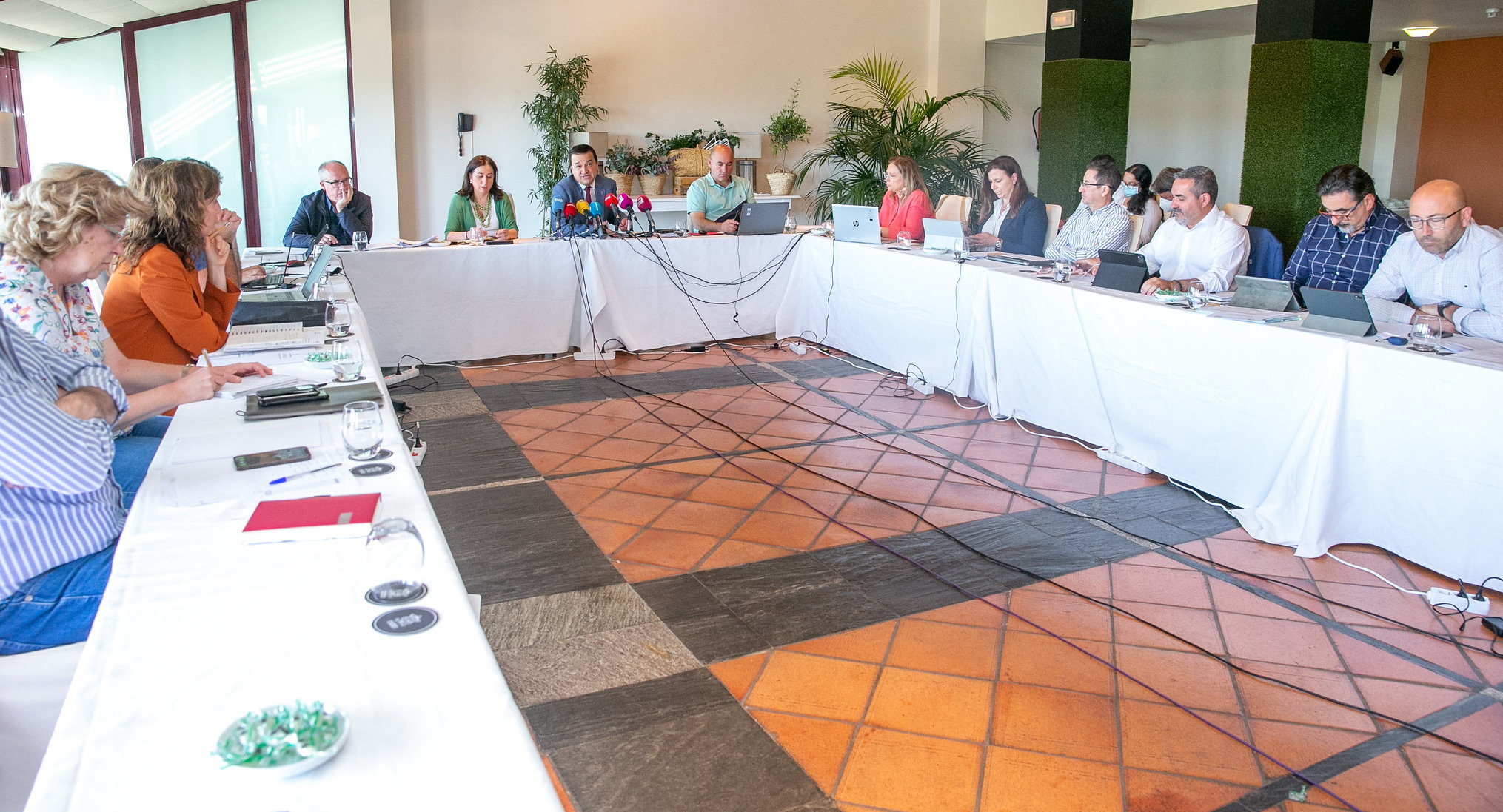 Francisco Martínez Arroyo, con su equipo de la Consejería de Agricultura.