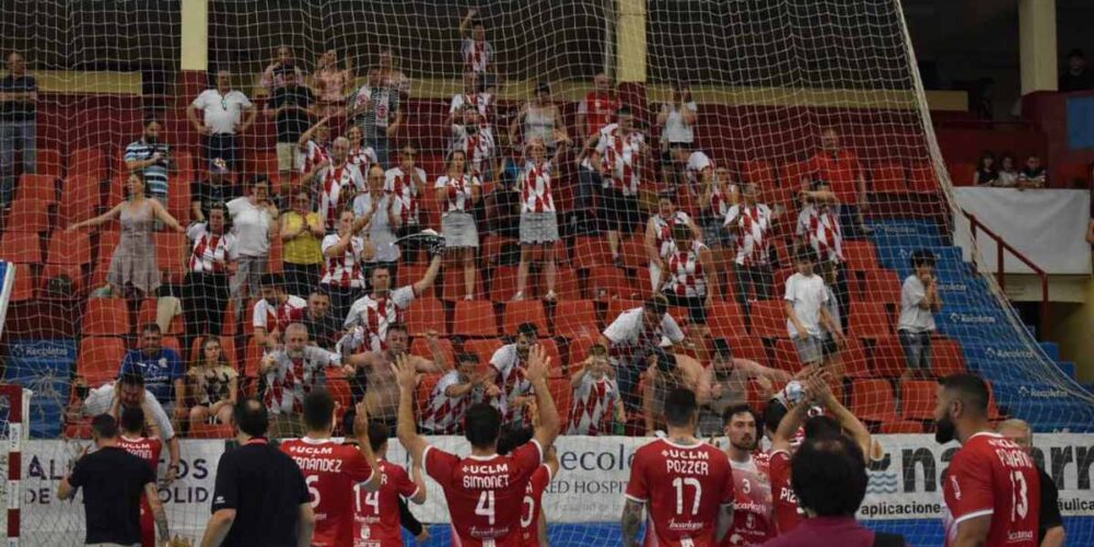 La alegría de jugadores y afición del Incarlopsa Cuenca. Foto: @furiaconquense.