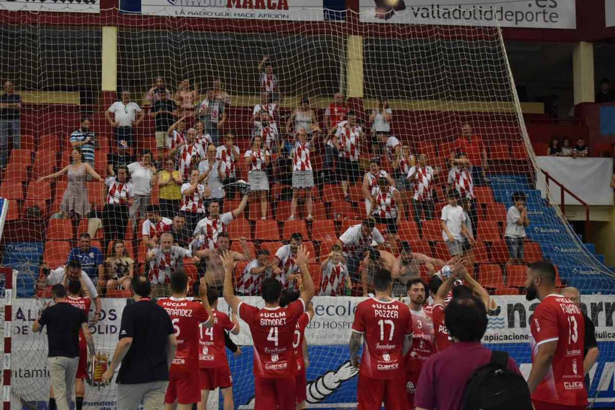 La alegría de jugadores y afición del Incarlopsa Cuenca. Foto: @furiaconquense.