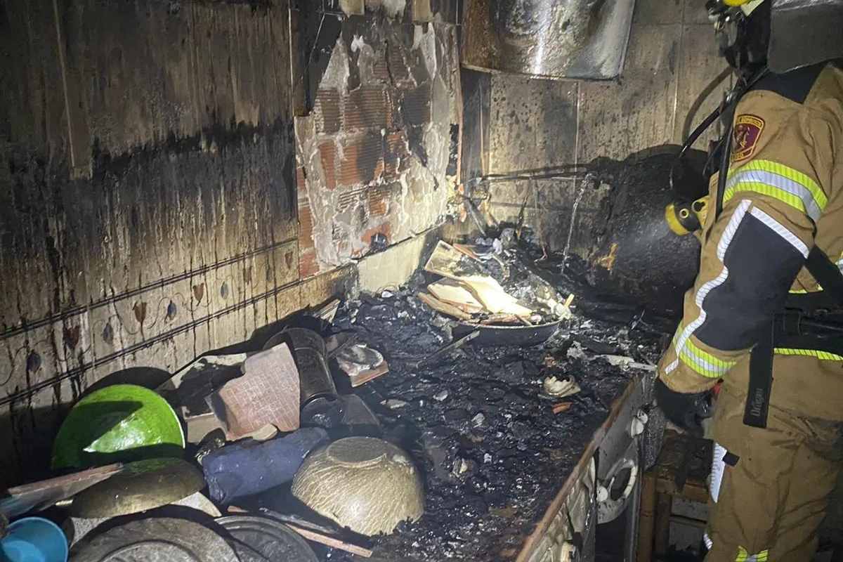 Incendio en una vivienda del Polígono, donde han sido rescatados dos menores. Foto: Bomberos de Toledo.