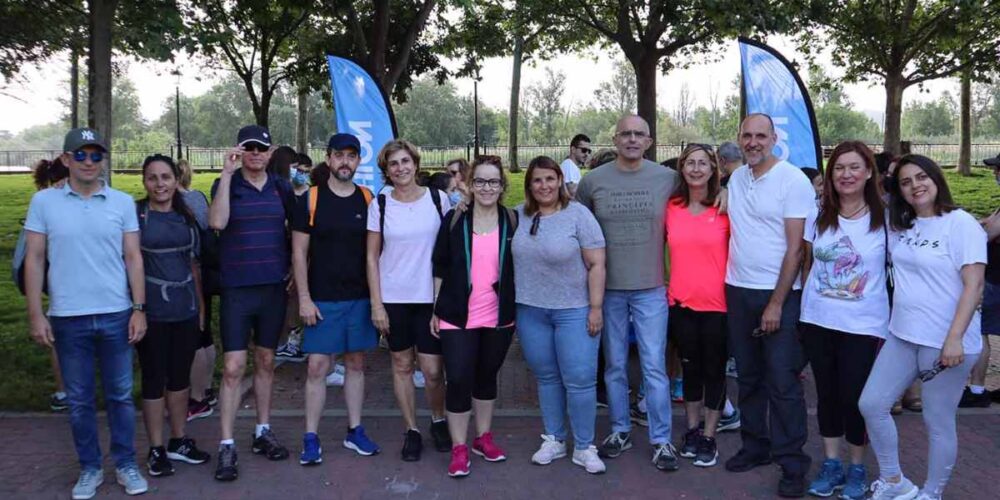 Juan Camacho (quinto por la derecha) participó en la marcha '7.000 pasos x' en Talavera.