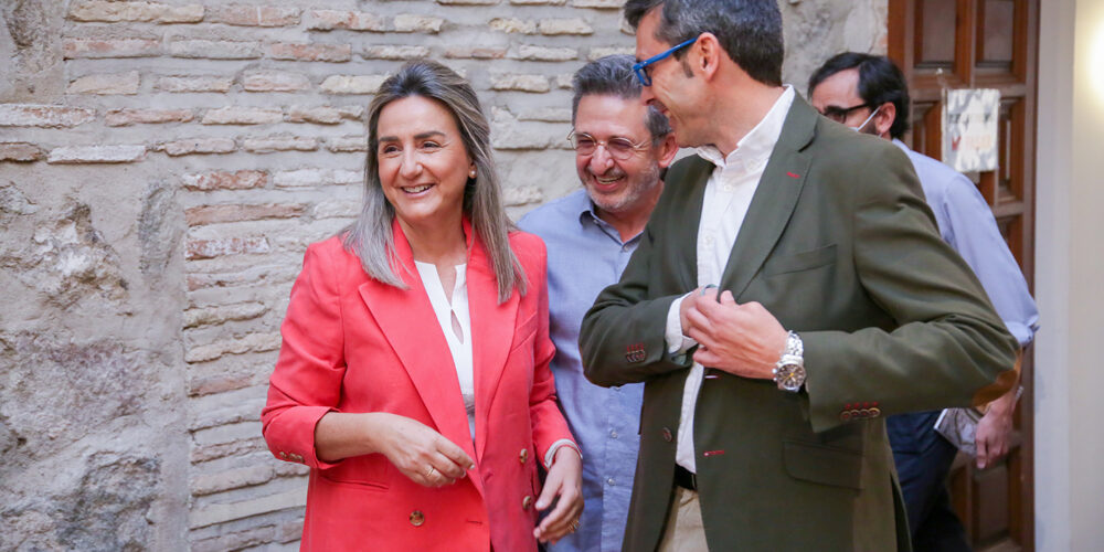 Milagros Tolón, junto a Ventura del Álamo (detrás) y Eduardo Sánchez Butragueño. Foto: Alberto Santos.