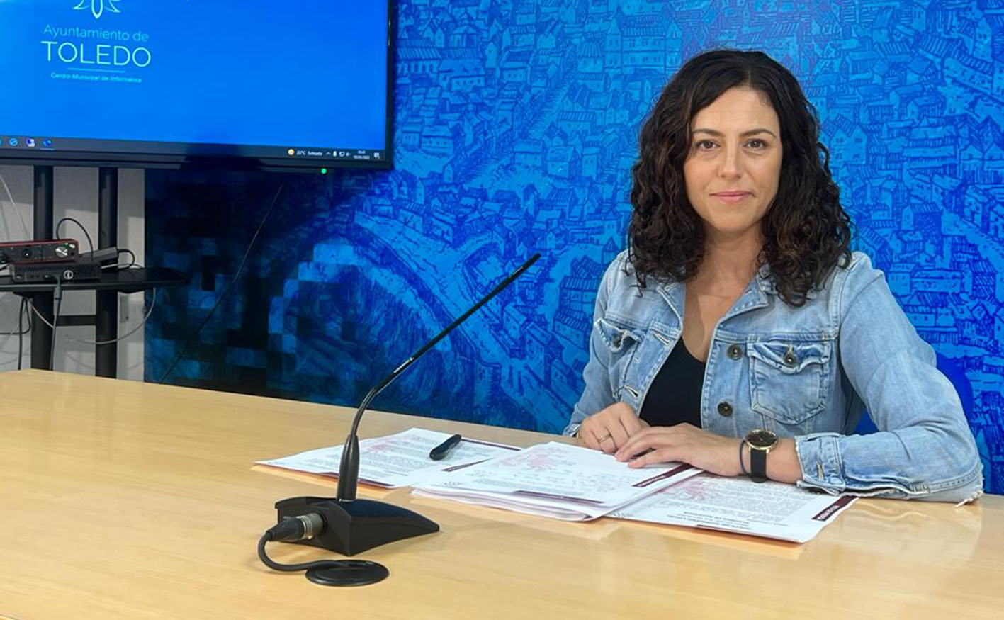 Noelia de la Cruz, portavoz del Gobierno municipal de Toledo, durante la rueda de prensa.