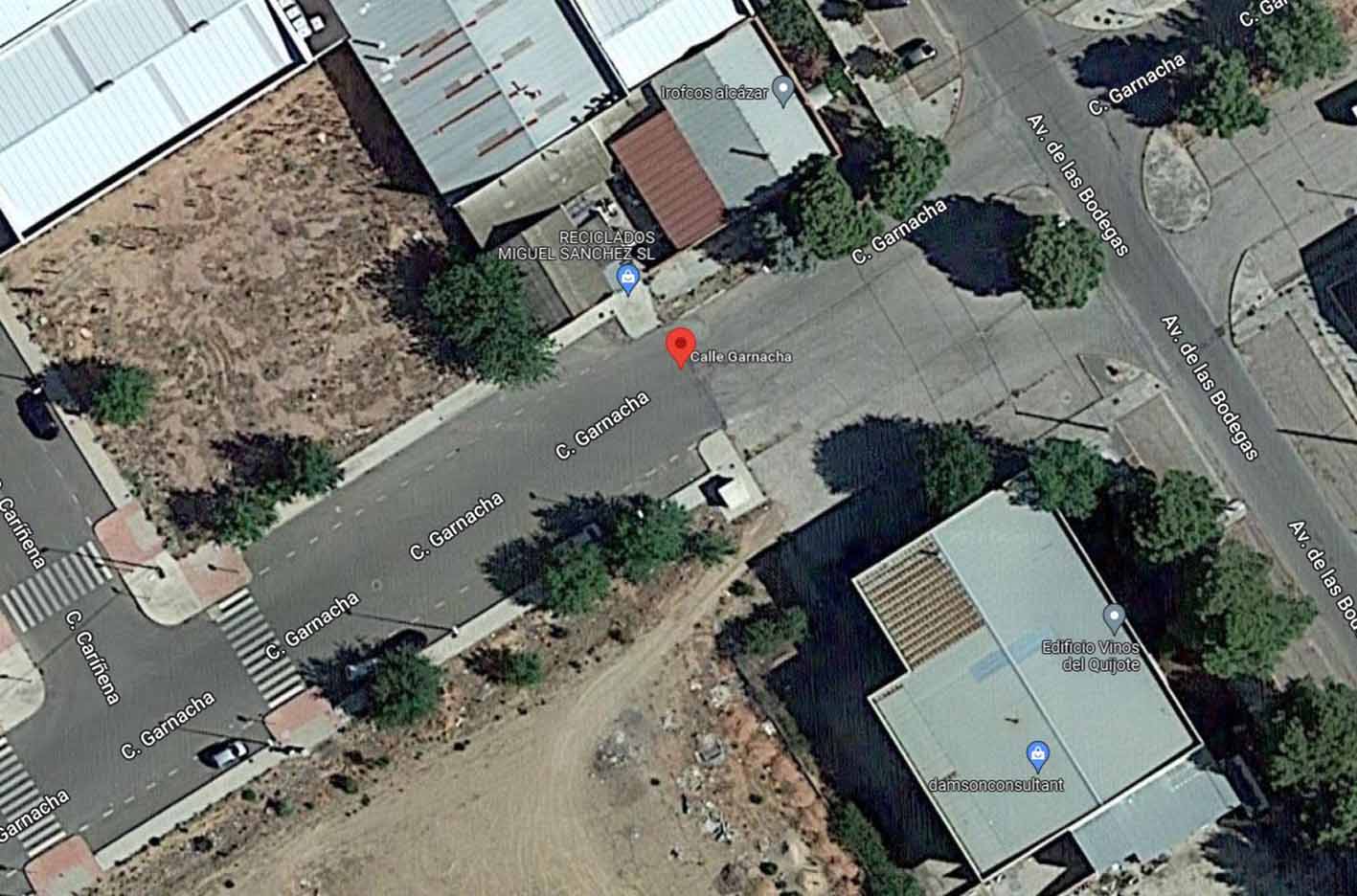 Calle Garnacha de Alcázar, donde una mujer ha muerto en un accidente dentro de una empresa. Imagen: Google Maps.