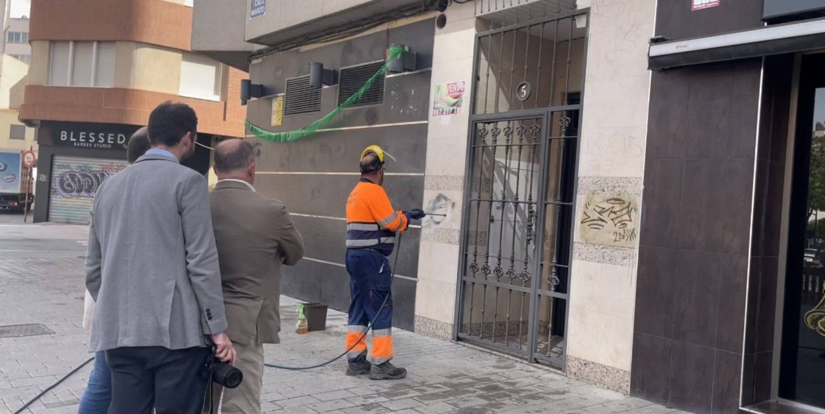 El Ayuntamiento de Albacete ya ha invertido 200.000 euros en la limpieza de pintadas.