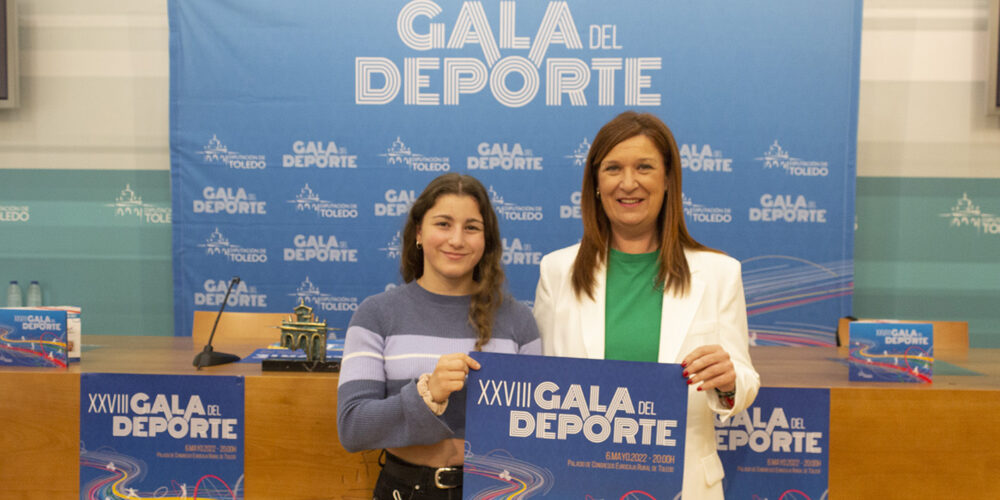 La judoka Gema María Gómez y la diputada María Jesús Pérez, con el cartel de los Premios. Foto: Gema Módenes.