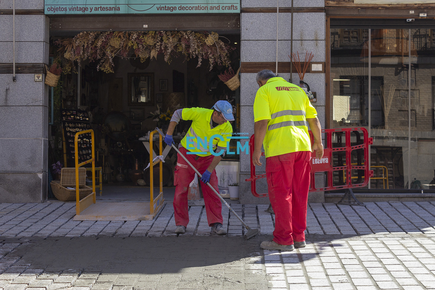 Siguen las obras de acceso y salida al casco, en la zona de la calle Reyes Católicos. Foto: Gema Módenes.