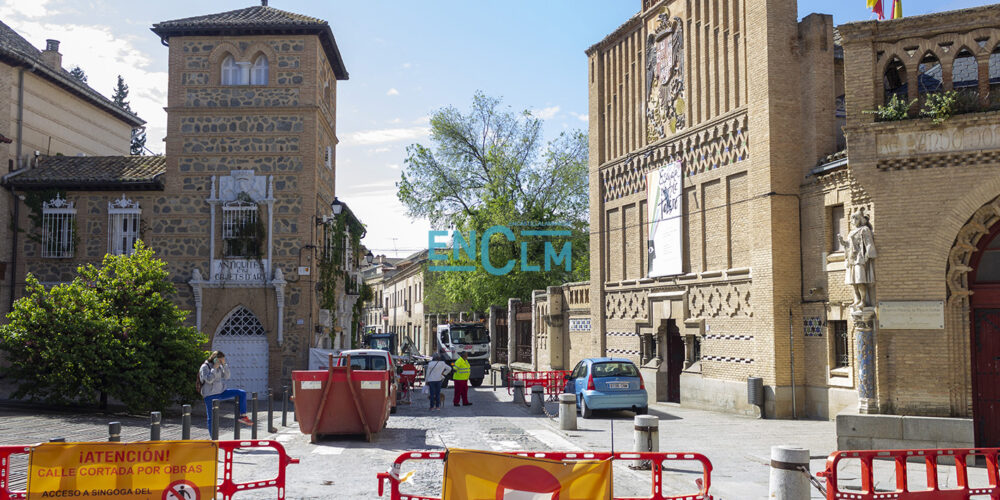 Las obras de la calle Reyes Católicos ya van por la Escuela de Artes. Foto: Gema Módenes.